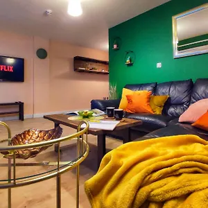  Apartment Duplex In With King Size Bed - Long Rates Available United Kingdom